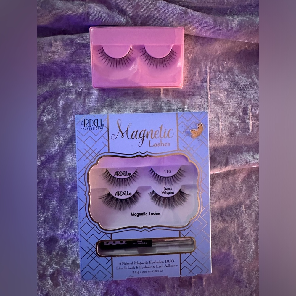 Set of regular and magnetic false lashes